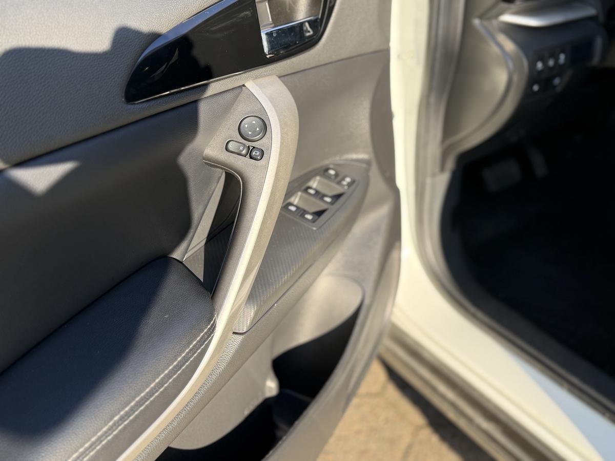 Mitsubishi Eclipse Cross Plug-In Hybrid Plus 2.4 SDA mit Navi