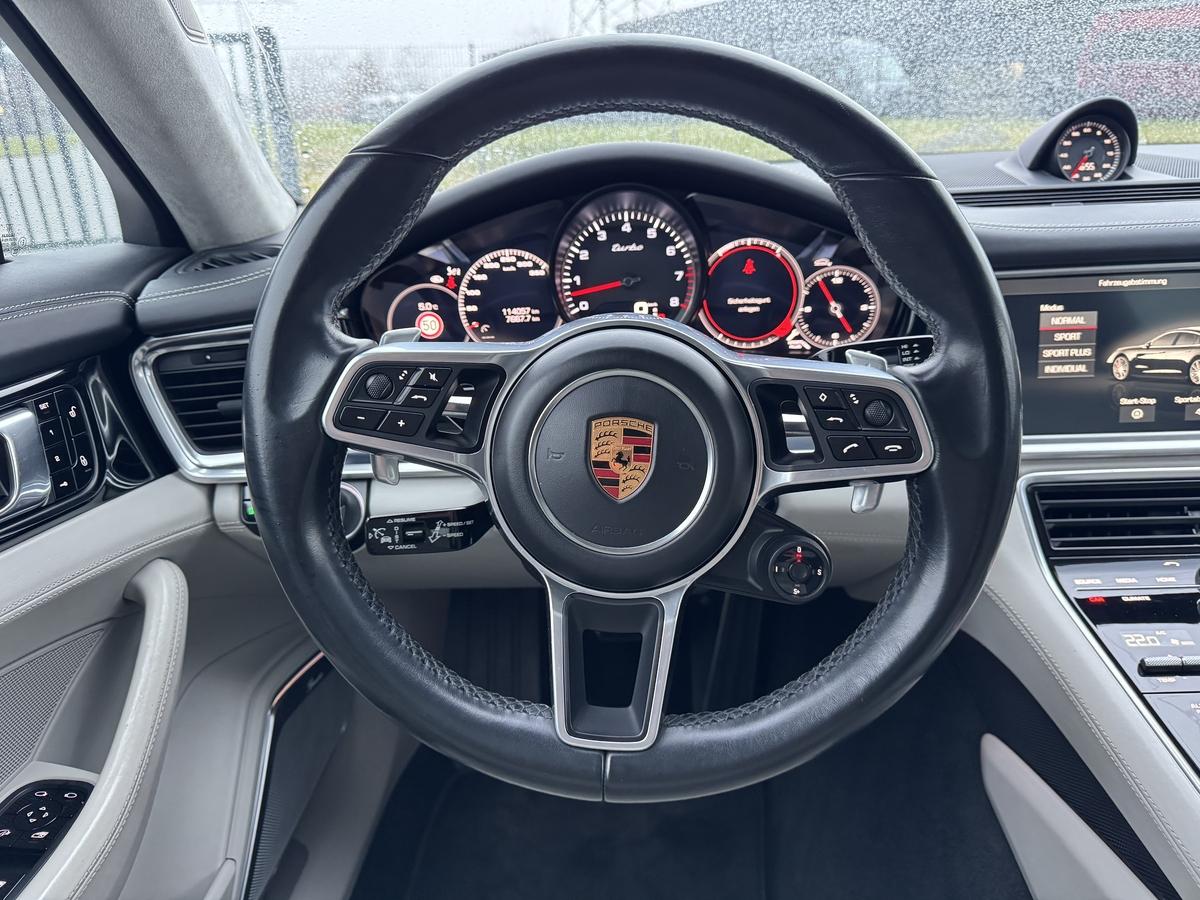 Porsche Panamera Turbo+Luftf.+ACC+Pano+Burmester