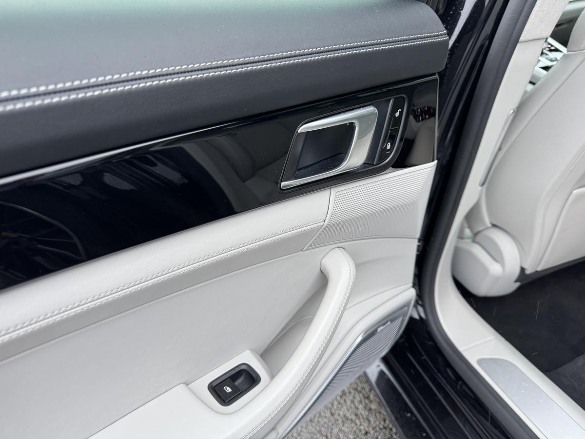 Porsche Panamera Turbo+Luftf.+ACC+Pano+Burmester