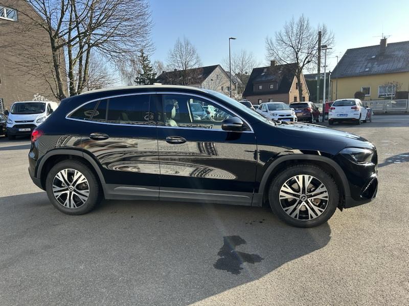 Mercedes-Benz GLA 200 7G-DCT PROGRESSIVE ADVANTAGE
