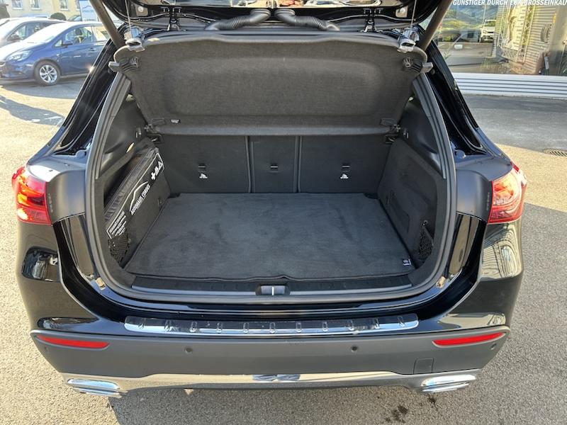 Mercedes-Benz GLA 200 7G-DCT PROGRESSIVE ADVANTAGE