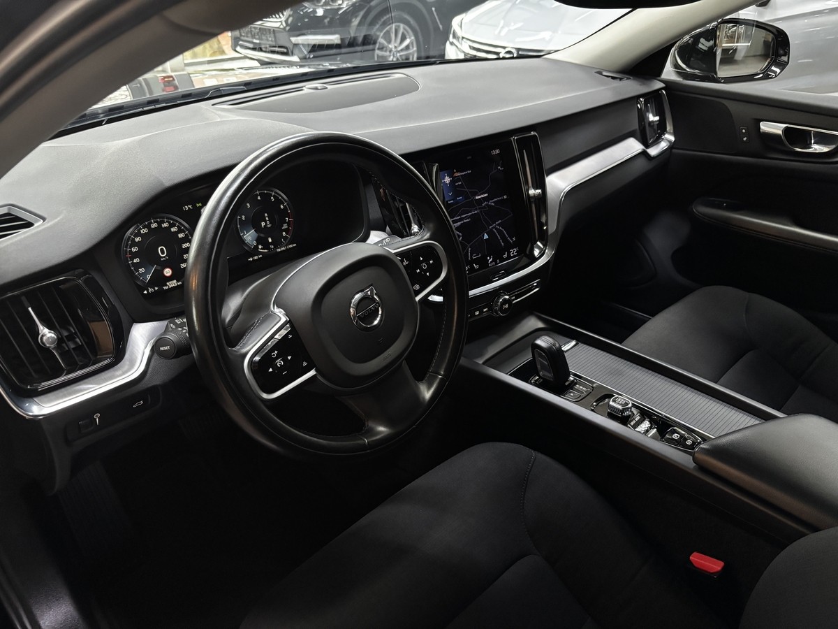 Volvo V60 B3  Momentum Pro LED Navi CarPlay AHK DAB+