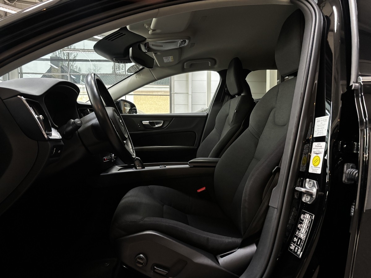 Volvo V60 B3  Momentum Pro LED Navi CarPlay AHK DAB+
