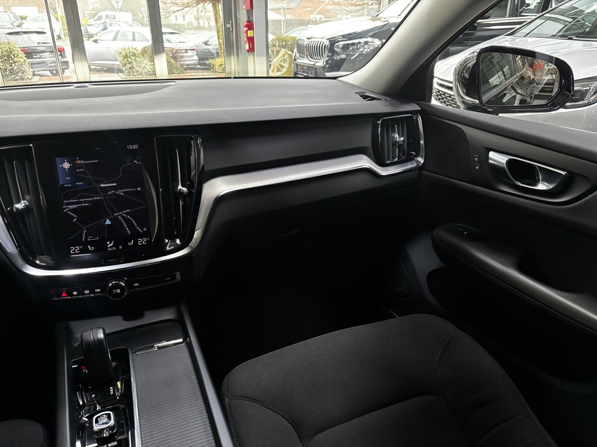 Volvo V60 B3  Momentum Pro LED Navi CarPlay AHK DAB+