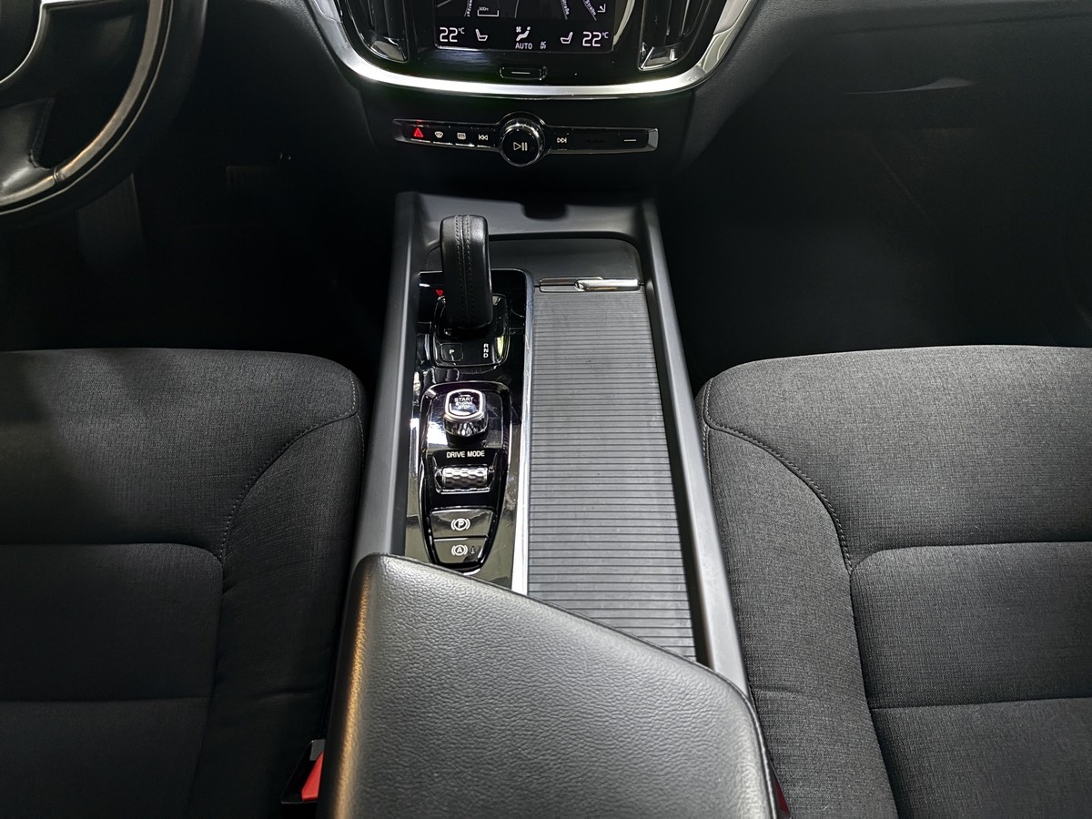 Volvo V60 B3  Momentum Pro LED Navi CarPlay AHK DAB+