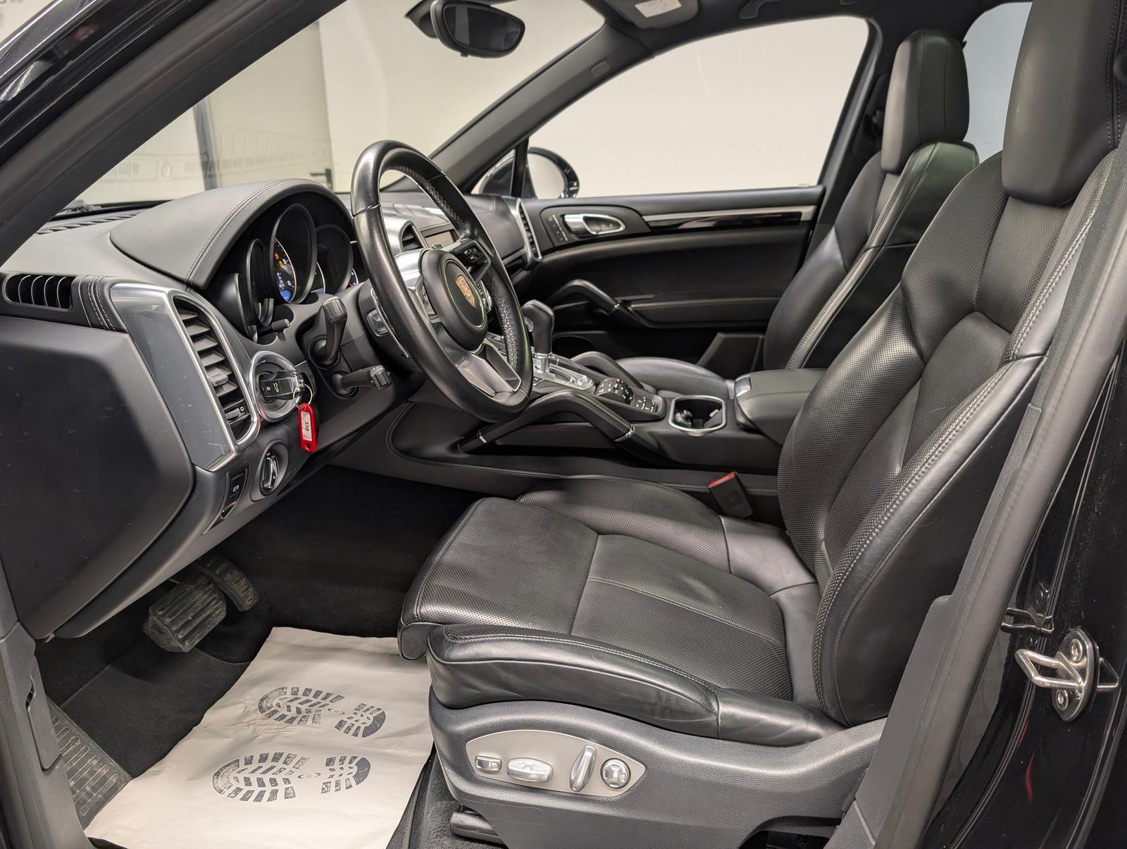 Porsche Cayenne Pano/Leder/AHK/20-LM/Luft/BOSE/ACC/Kam