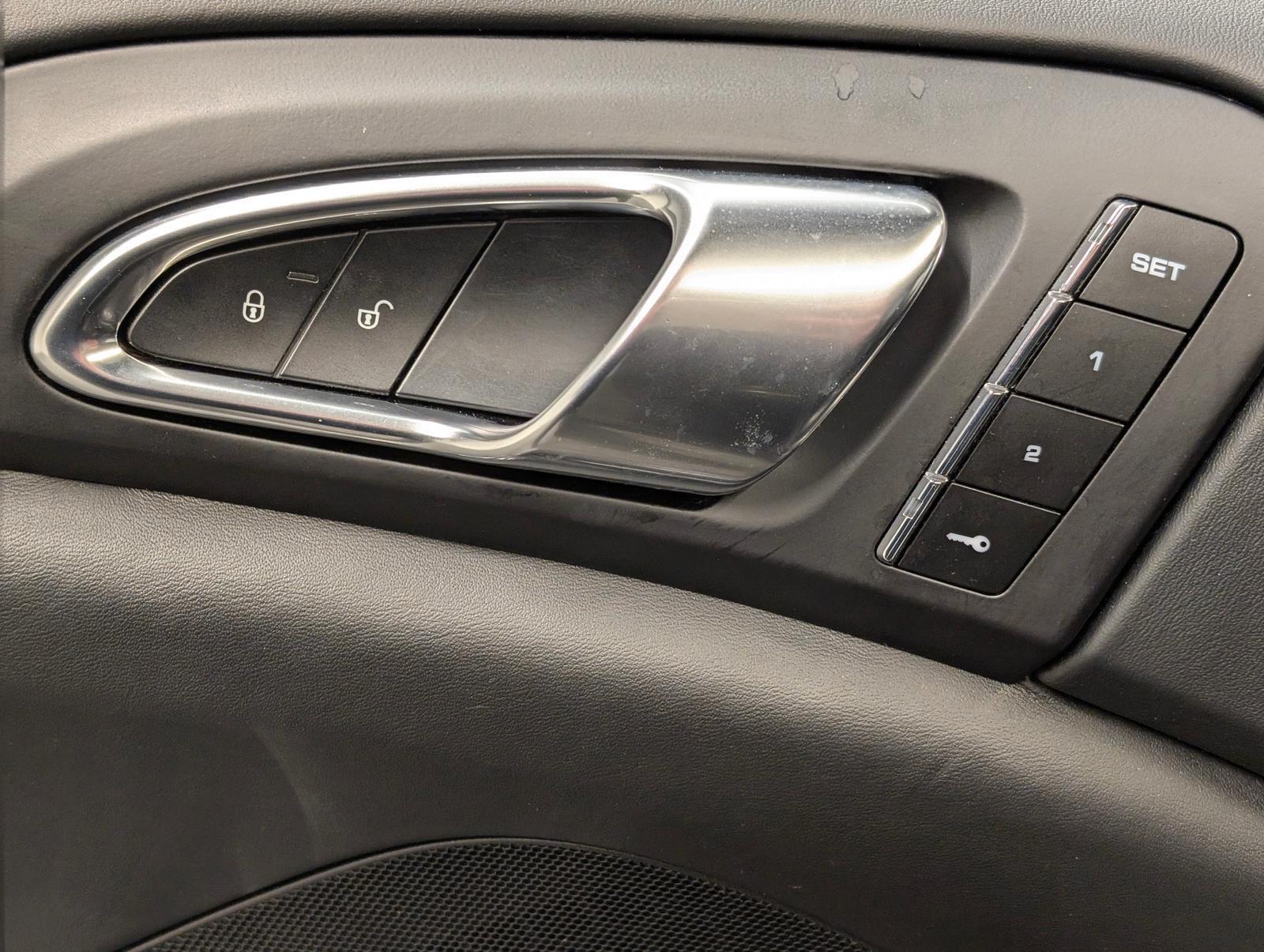 Porsche Cayenne Pano/Leder/AHK/20-LM/Luft/BOSE/ACC/Kam