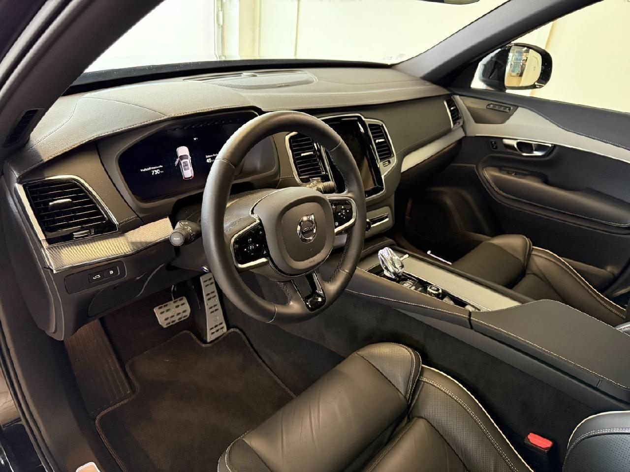Volvo XC90 Plus Dark Recharge Plug-In Hybrid AWD