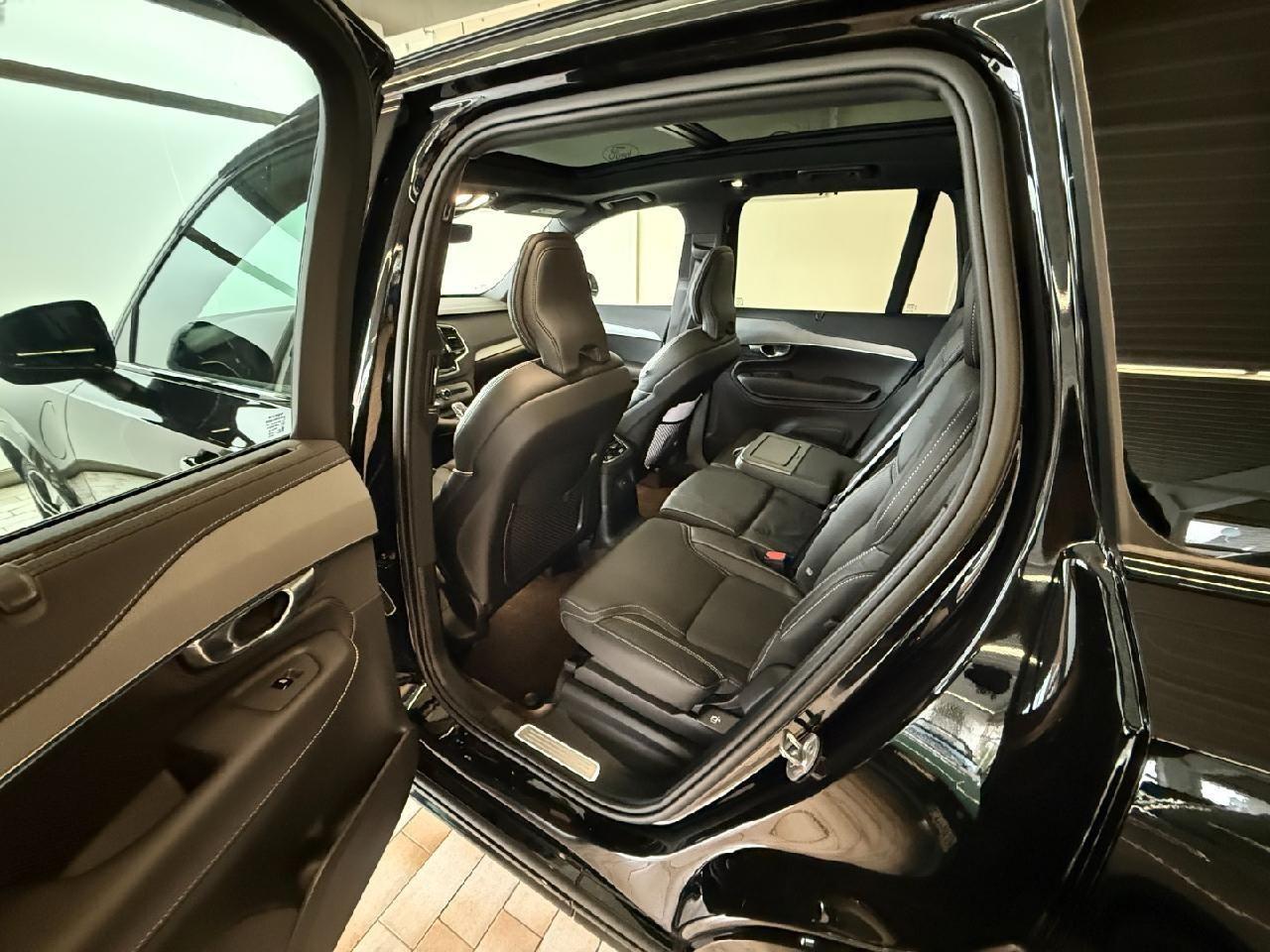 Volvo XC90 Plus Dark Recharge Plug-In Hybrid AWD
