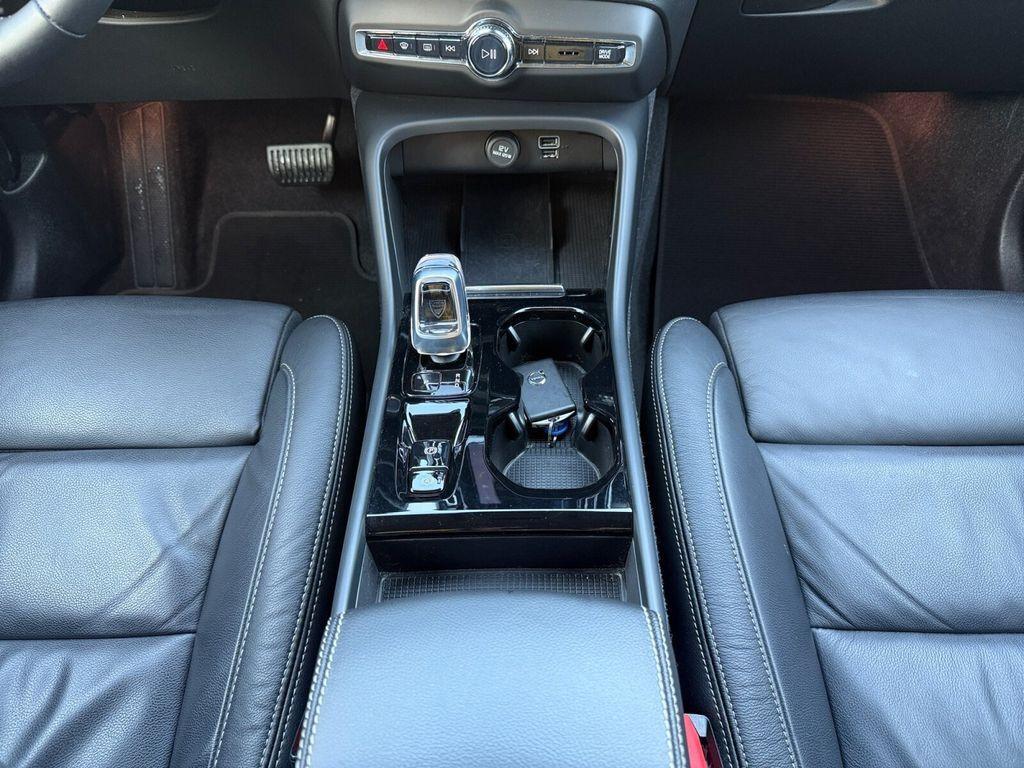 Volvo XC40 T5 2WD Plus Dark NAVI+R.-KAMERA+MEMORYSITZ