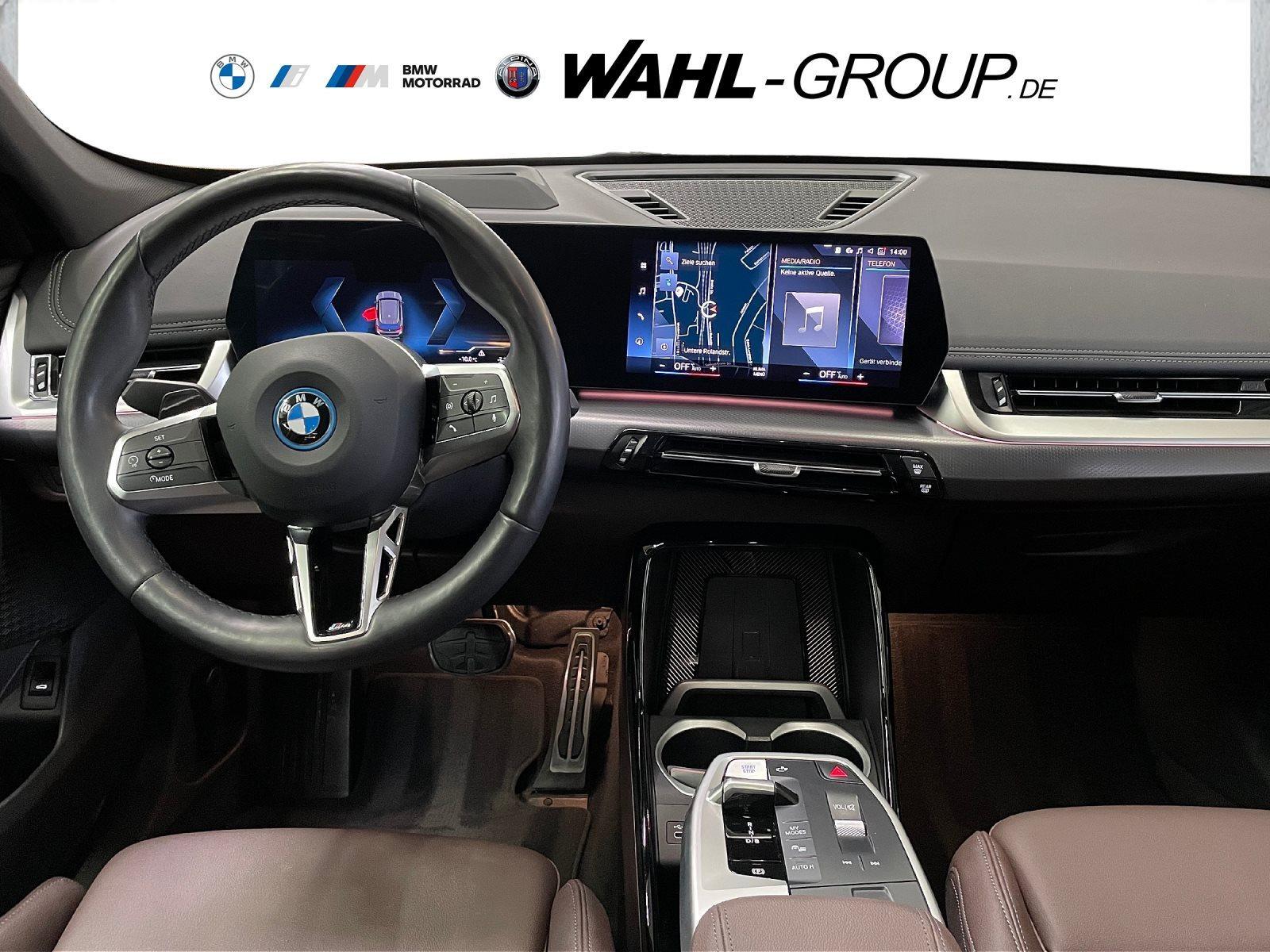 BMW iX1 M SPORTPAKET HEAD-UP DAB LED ALU 19