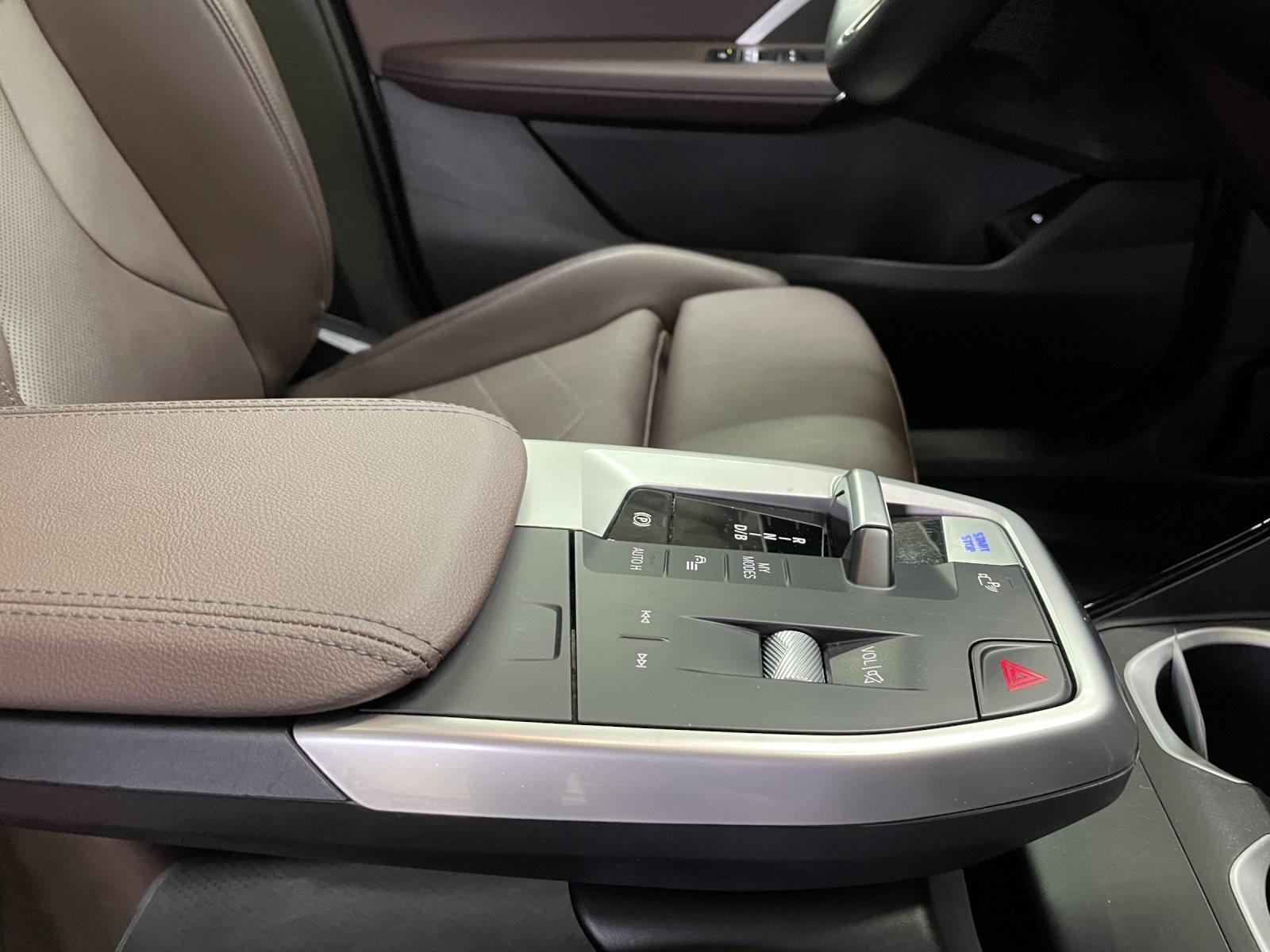 BMW iX1 M SPORTPAKET HEAD-UP DAB LED ALU 19