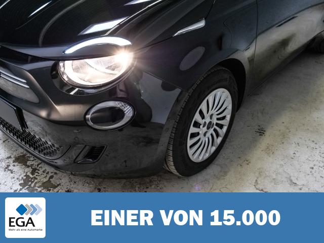 Fiat 500e Navi Soundsystem JBL Apple CarPlay Android Auto Klimaautom Fahrerprofil DAB