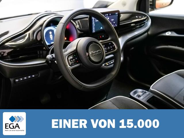 Fiat 500e Navi Soundsystem JBL Apple CarPlay Android Auto Klimaautom Fahrerprofil DAB