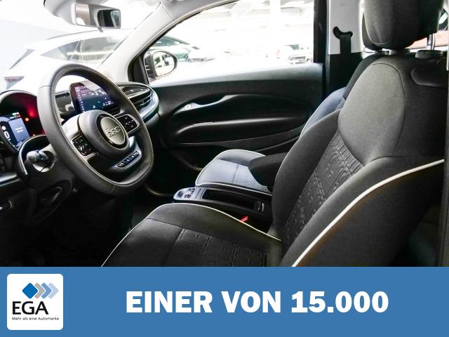 Fiat 500e Navi Soundsystem JBL Apple CarPlay Android Auto Klimaautom Fahrerprofil DAB