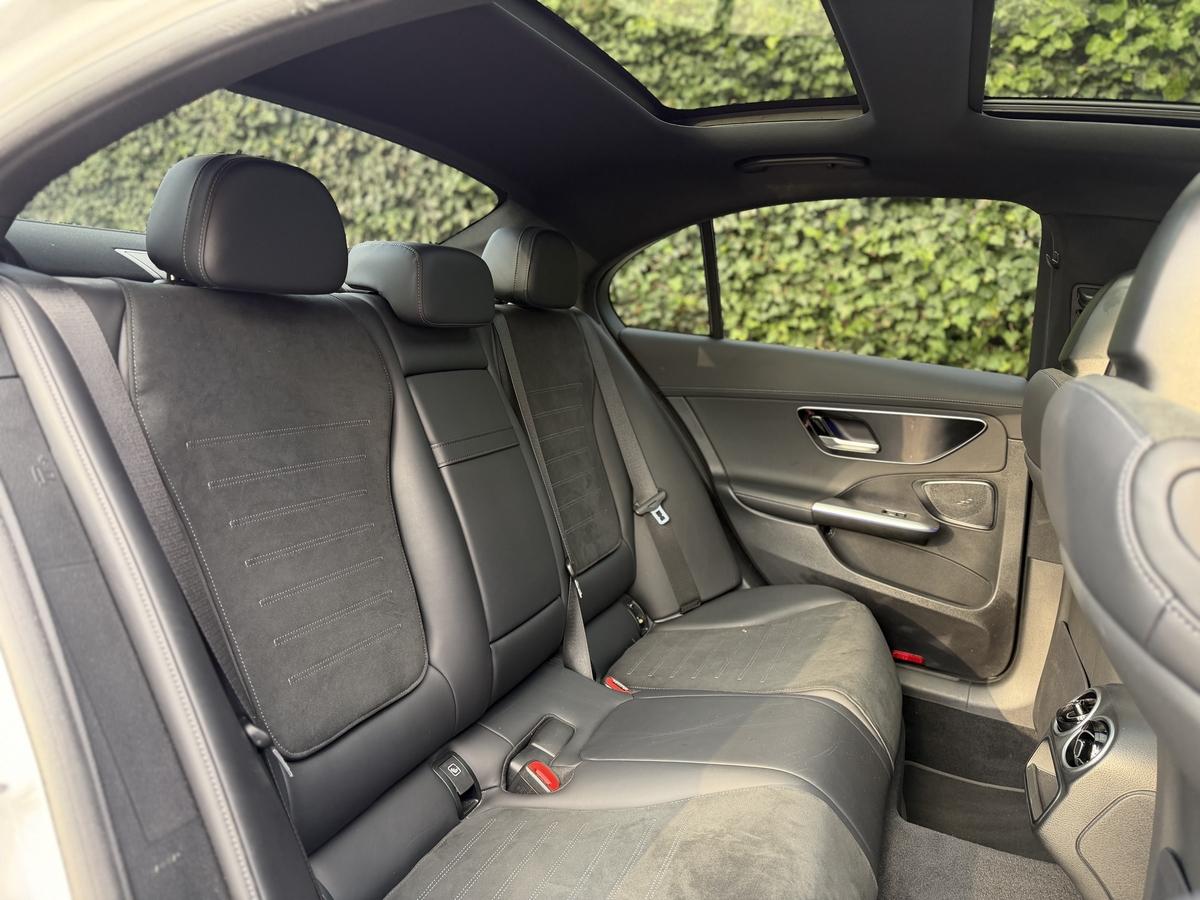 Mercedes-Benz C 300 d AMG LINE LED / NAVI / KAMERA / PANO / SPURHALTE