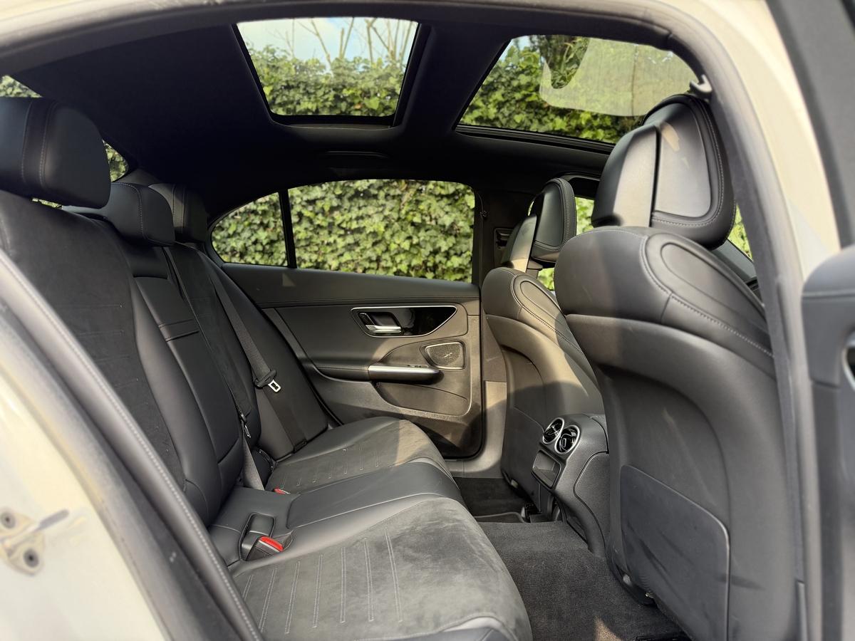 Mercedes-Benz C 300 d AMG LINE LED / NAVI / KAMERA / PANO / SPURHALTE