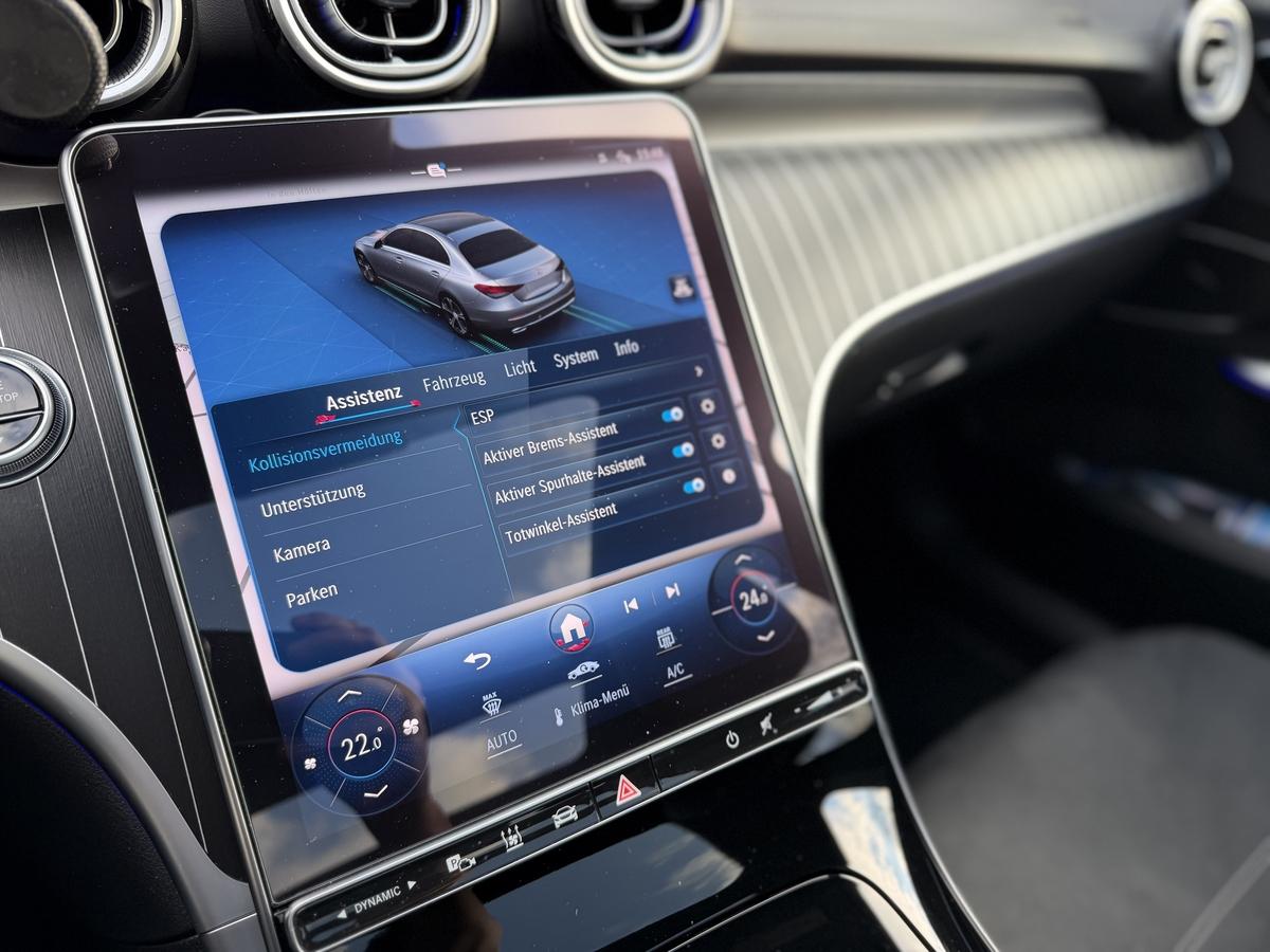 Mercedes-Benz C 300 d AMG LINE LED / NAVI / KAMERA / PANO / SPURHALTE