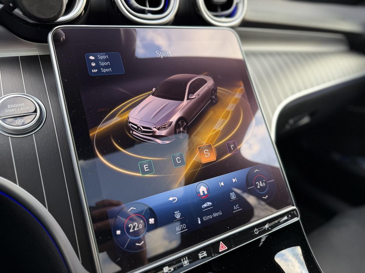 Mercedes-Benz C 300 d AMG LINE LED / NAVI / KAMERA / PANO / SPURHALTE