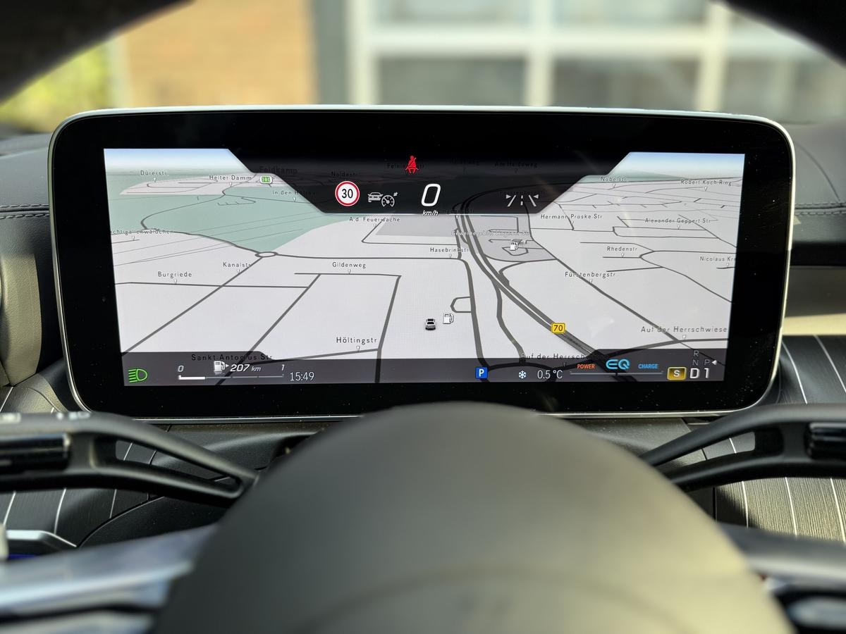 Mercedes-Benz C 300 d AMG LINE LED / NAVI / KAMERA / PANO / SPURHALTE