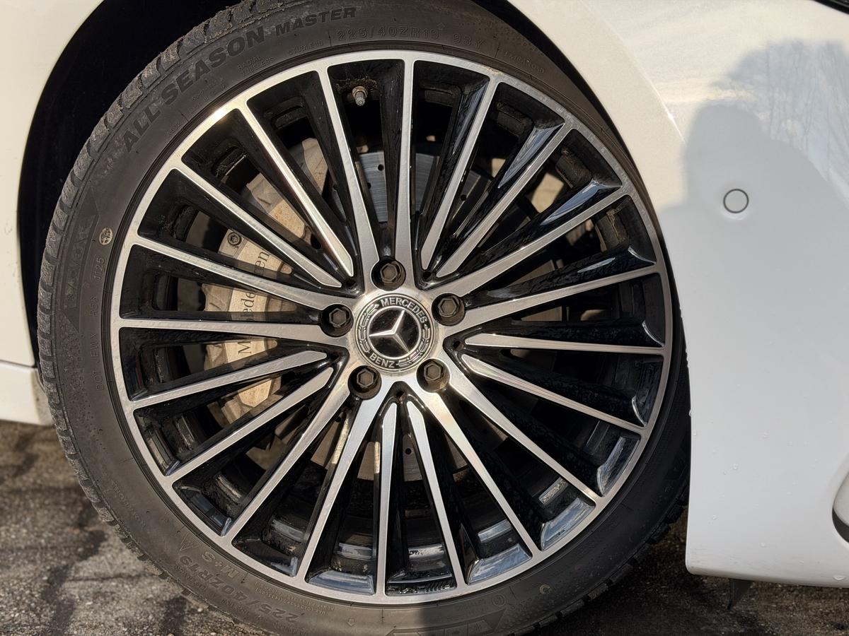 Mercedes-Benz C 300 d AMG LINE LED / NAVI / KAMERA / PANO / SPURHALTE