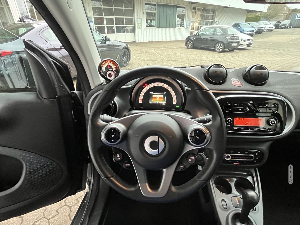 Smart ForTwo EQ*26TKM*COOL & AUDIO*SEHR GEPFLEGT*ALLWETTER*ALU