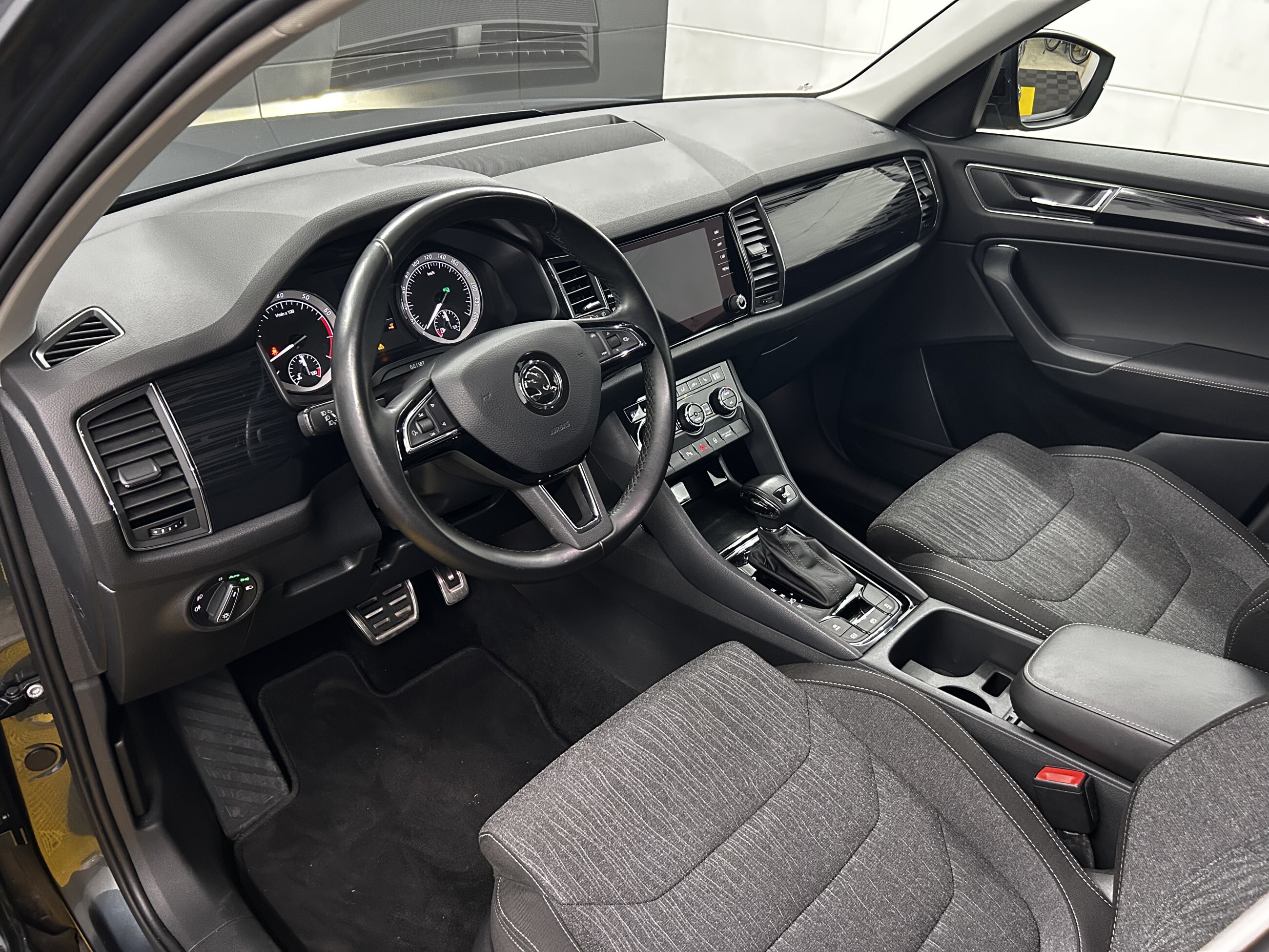 Skoda Kodiaq Ambiente+Carplay+Keyless+LED+AHK+DAB+Navi