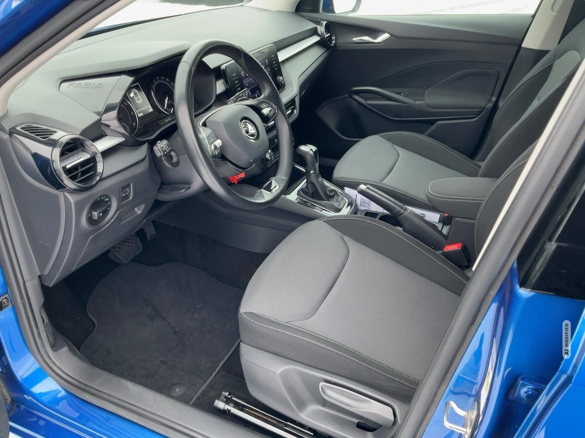 Skoda Fabia 1.0 TSI Ambition AHK,AUTOM.,LED,Navi,SHZ