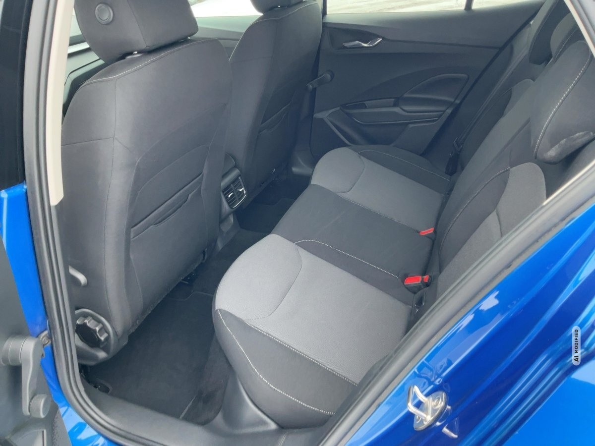 Skoda Fabia 1.0 TSI Ambition AHK,AUTOM.,LED,Navi,SHZ