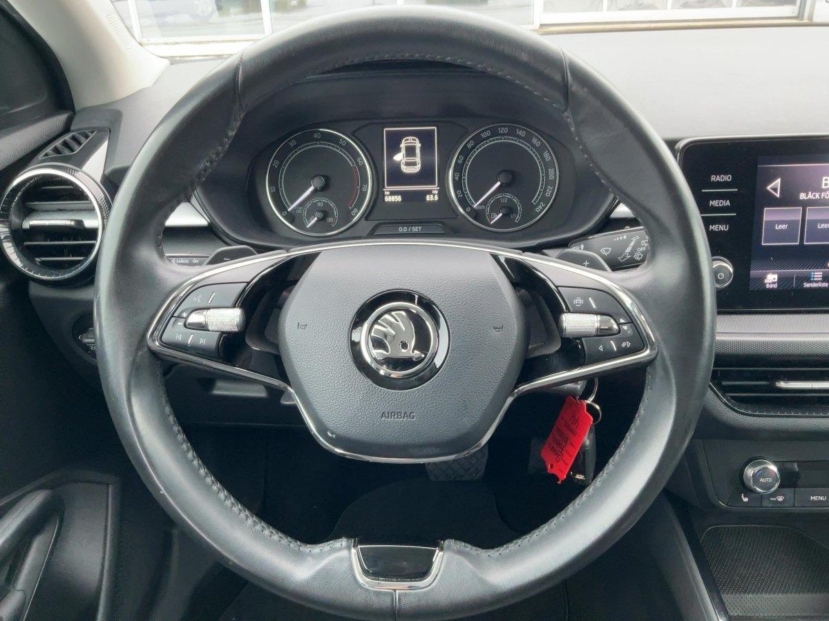 Skoda Fabia 1.0 TSI Ambition AHK,AUTOM.,LED,Navi,SHZ