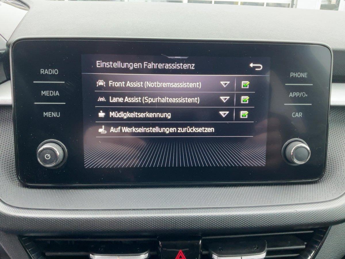 Skoda Fabia 1.0 TSI Ambition AHK,AUTOM.,LED,Navi,SHZ