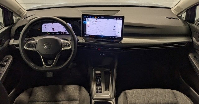 Volkswagen Golf 1.5 eTSI Life  NAVI LED PDC ACC VIRTUAL