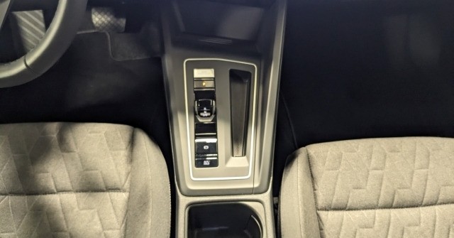 Volkswagen Golf 1.5 eTSI Life  NAVI LED PDC ACC VIRTUAL