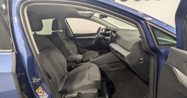 Volkswagen Golf 1.5 eTSI Life  NAVI LED PDC ACC VIRTUAL