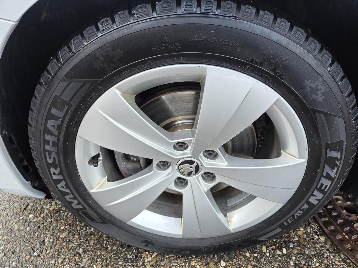 Skoda Superb Combi 4x4 / ACC / Ambiente /  HU 01/28