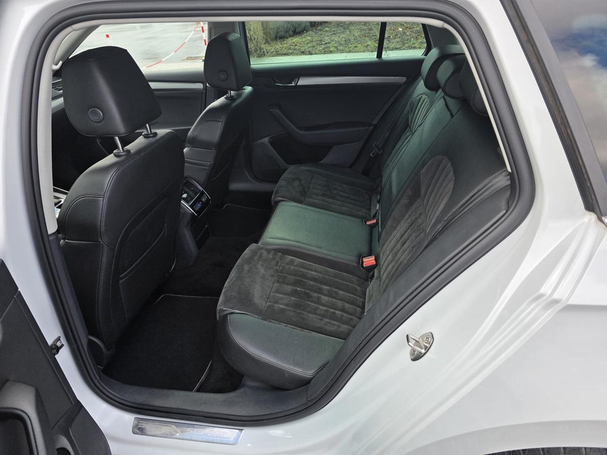 Skoda Superb Combi 4x4 / ACC / Ambiente /  HU 01/28