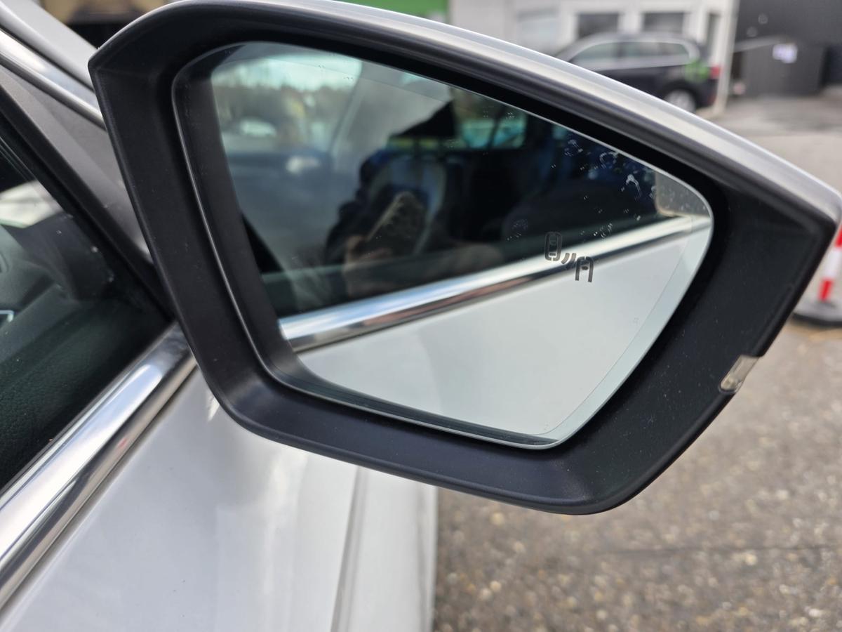 Skoda Superb Combi 4x4 / ACC / Ambiente /  HU 01/28