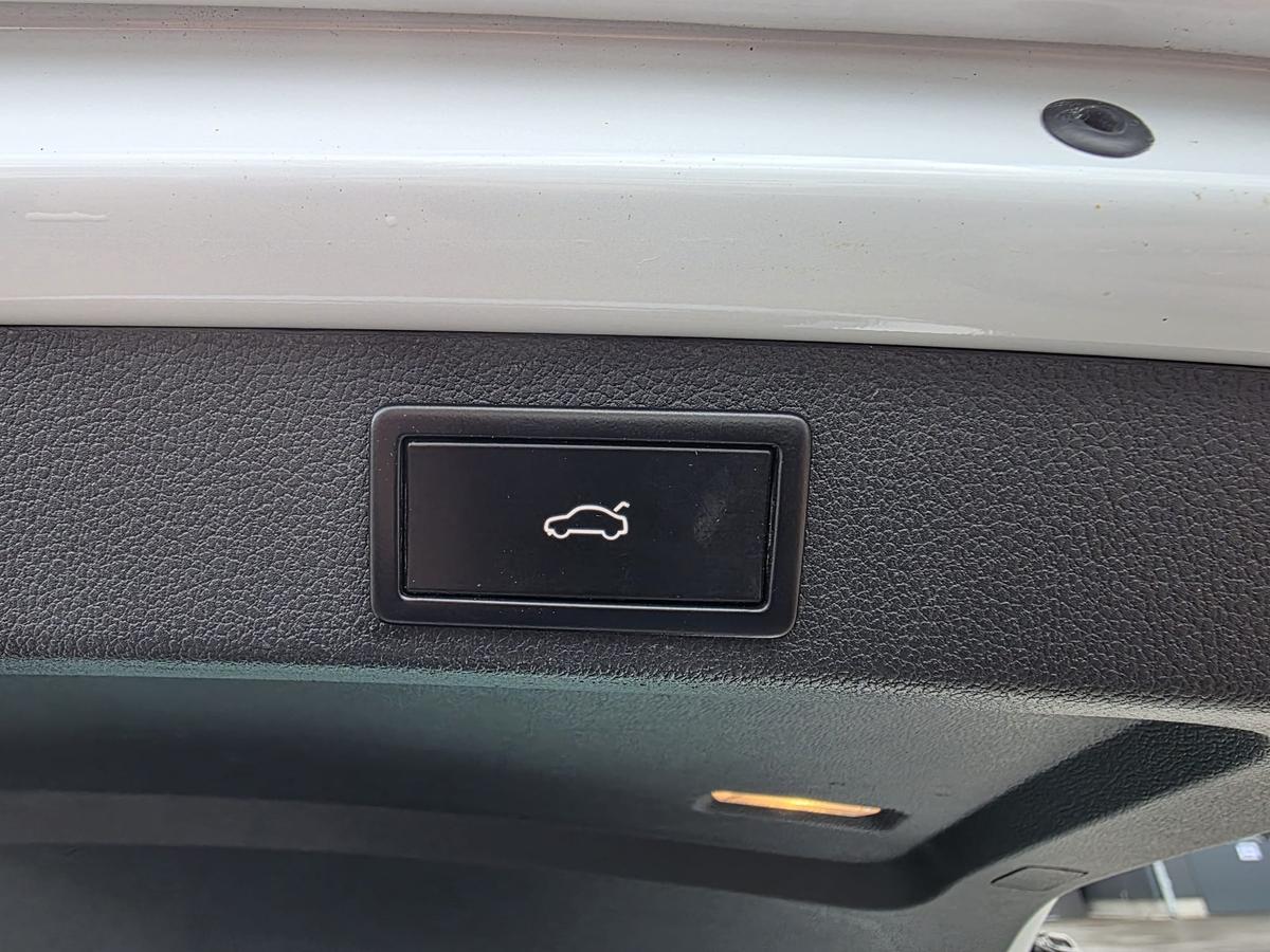 Skoda Superb Combi 4x4 / ACC / Ambiente /  HU 01/28