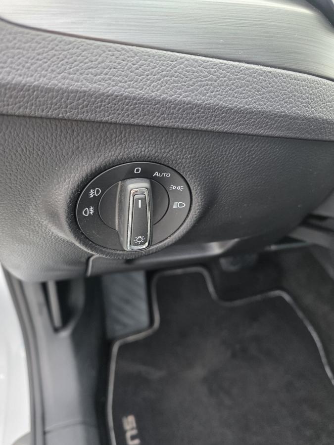 Skoda Superb Combi 4x4 / ACC / Ambiente /  HU 01/28