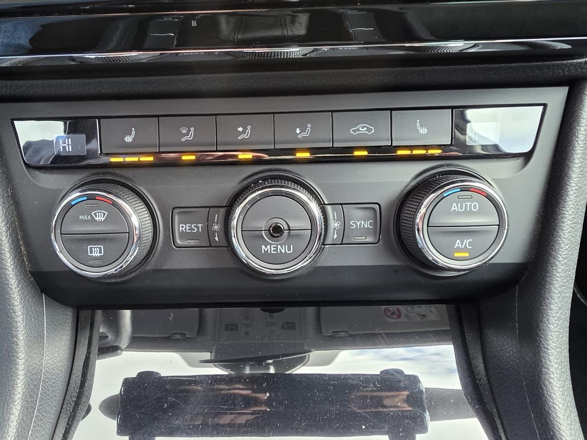 Skoda Superb Combi 4x4 / ACC / Ambiente /  HU 01/28