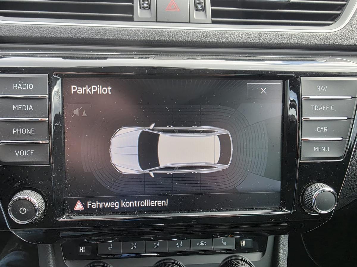 Skoda Superb Combi 4x4 / ACC / Ambiente /  HU 01/28