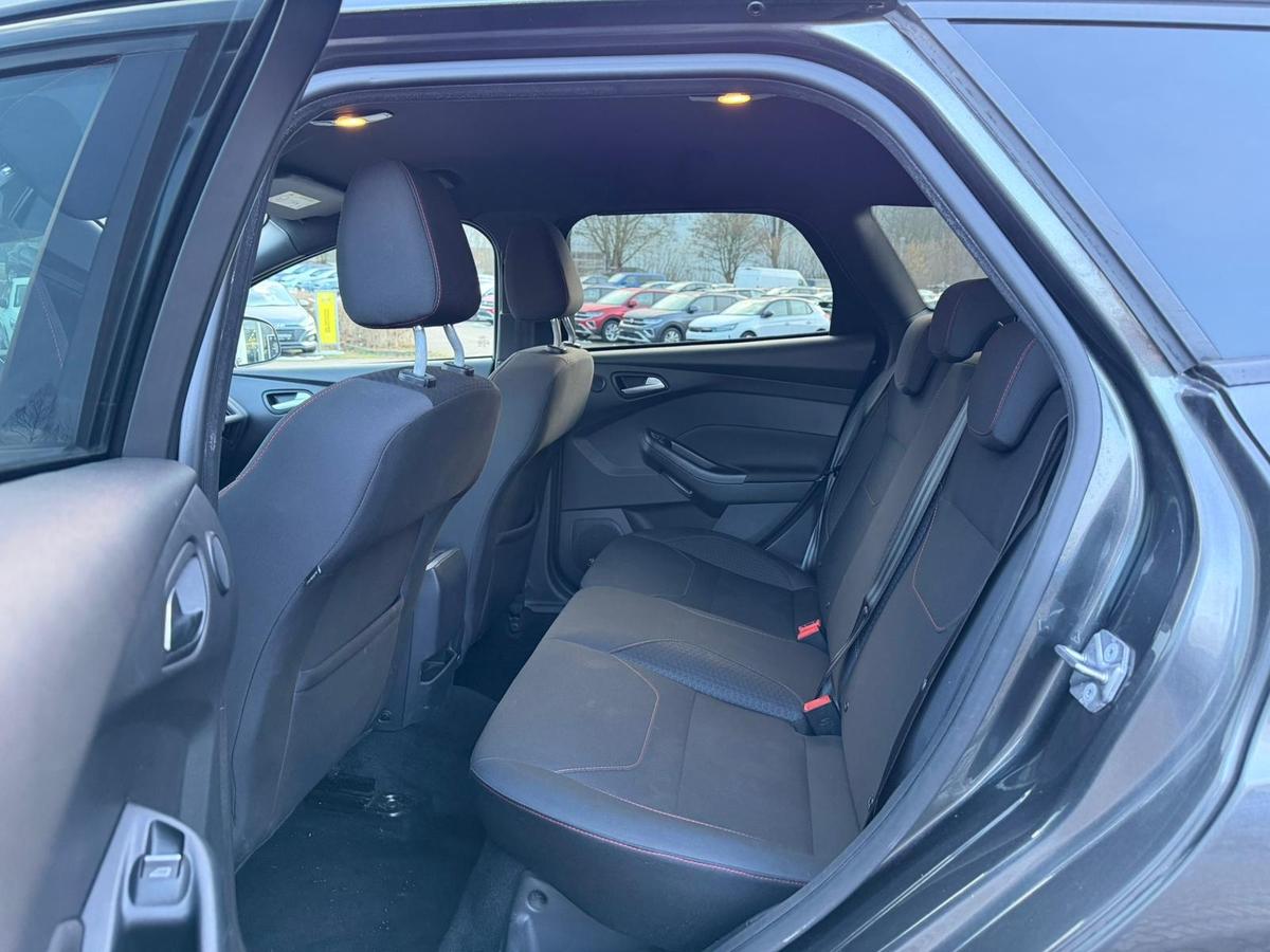 Ford Focus 1.5 ST-Line Automatik + Anhängerkupplung