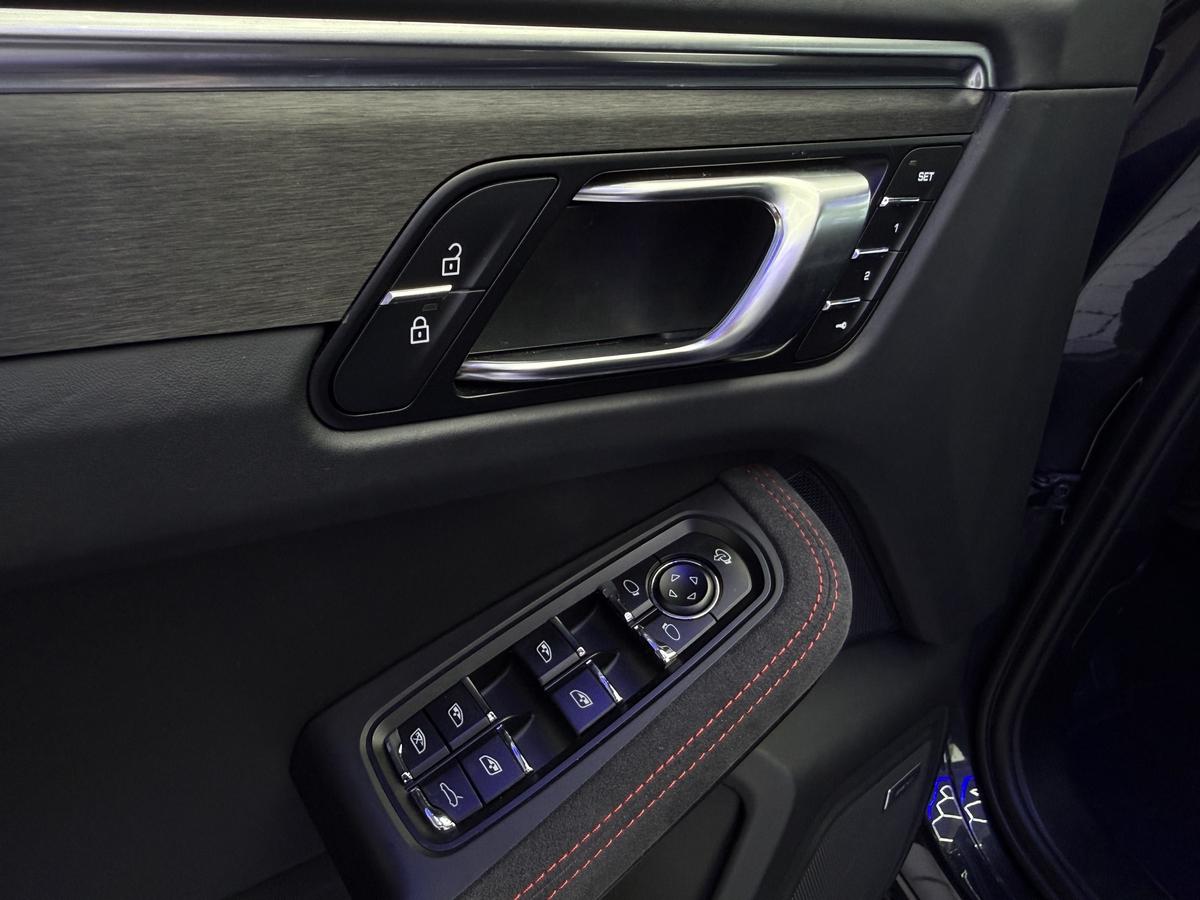 Porsche Macan GTS PDLS+ CHRONO PASM BOSE