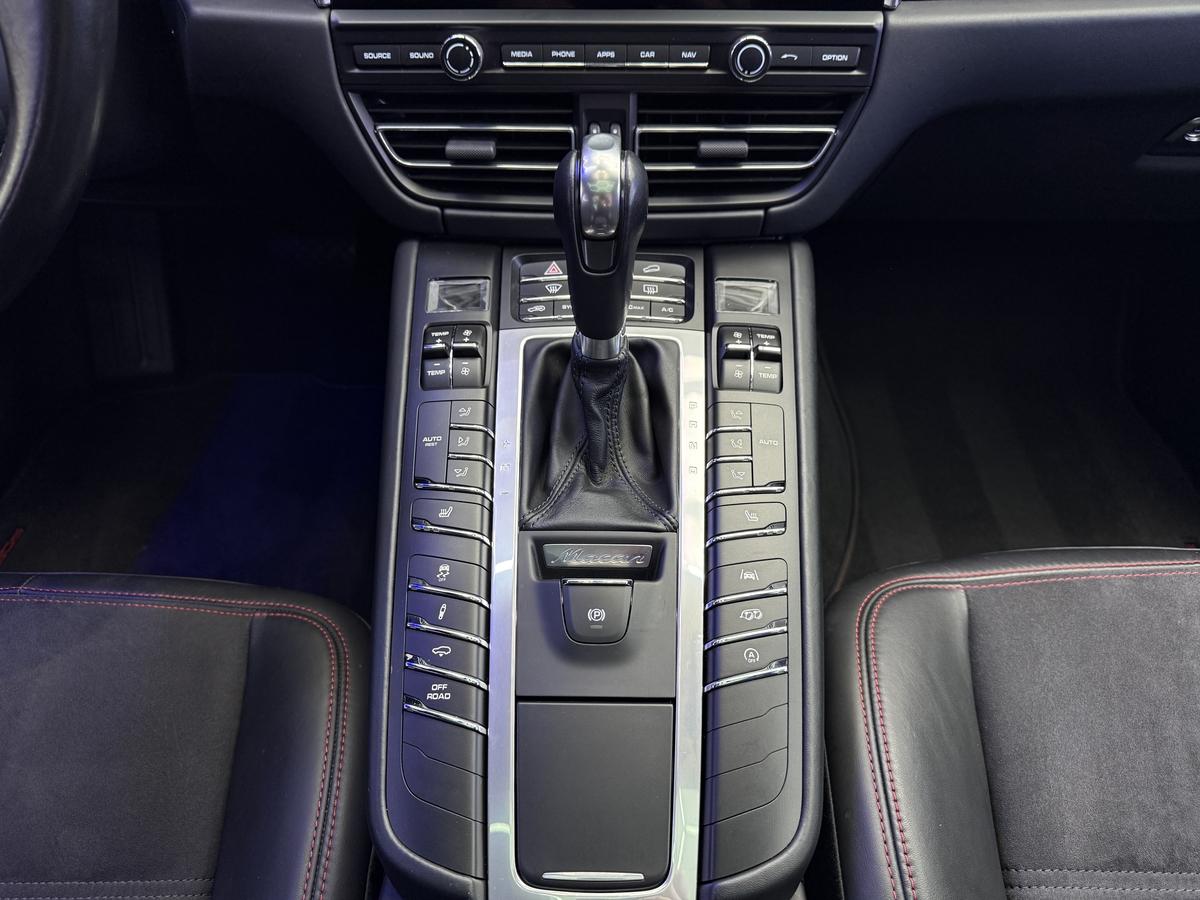 Porsche Macan GTS PDLS+ CHRONO PASM BOSE