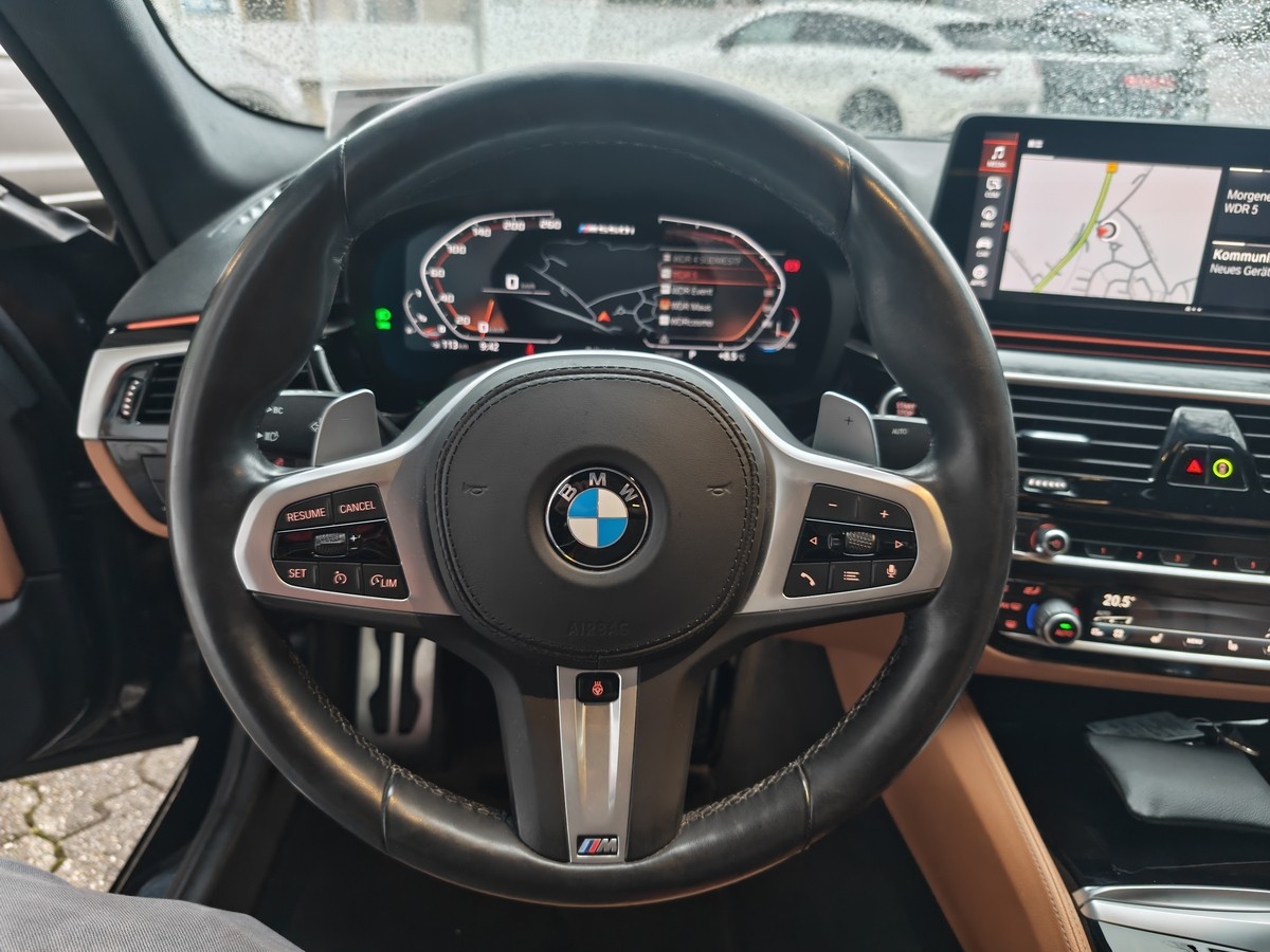BMW M550i xDRIVE 1H*VOLL*LEDER*AHK*STANDHZ*GSD*SHZ V+H*HAR KARD