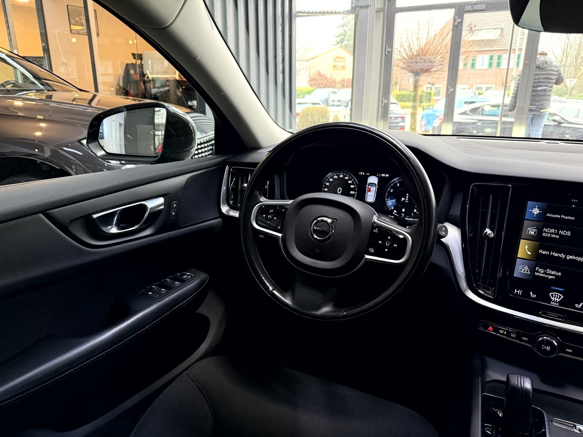 Volvo V60 Cross Country  B5 AWD LED Pano AHK 
