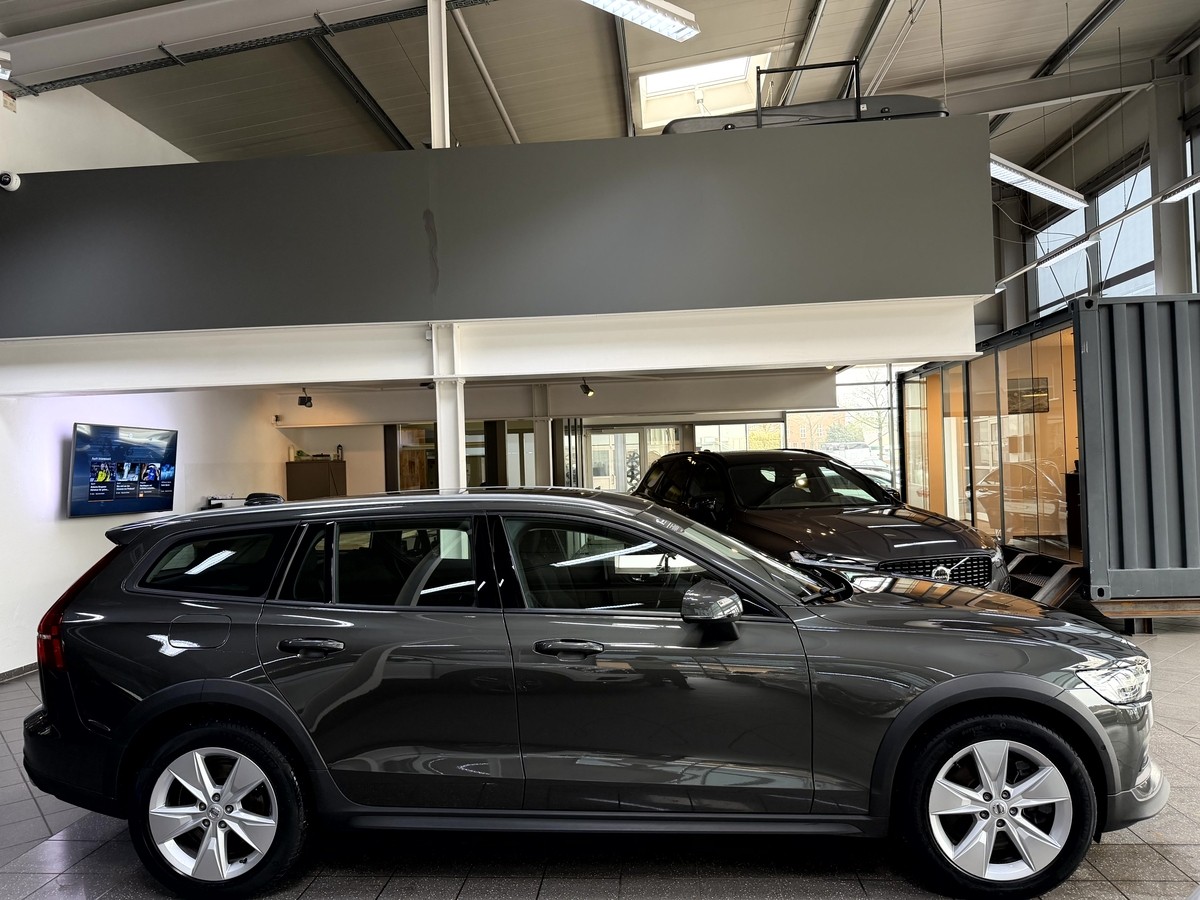Volvo V60 Cross Country  B5 AWD LED Pano AHK 
