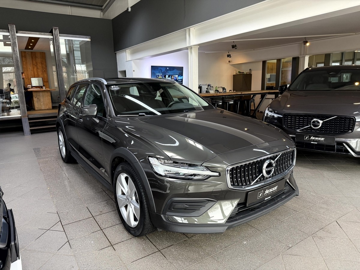 Volvo V60 Cross Country  B5 AWD LED Pano AHK 