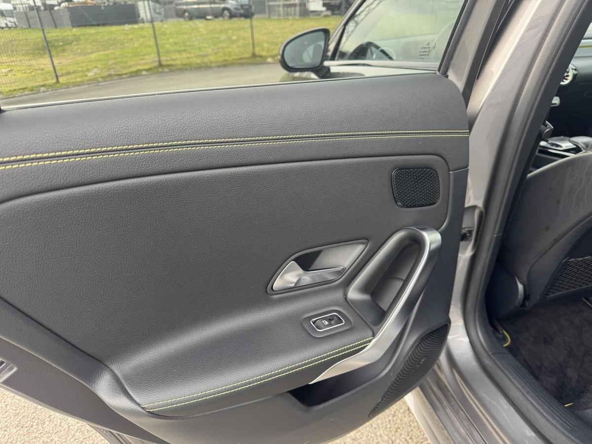 Mercedes-Benz A 220 AMG Line+4Matic+Edition1+LED+Pano