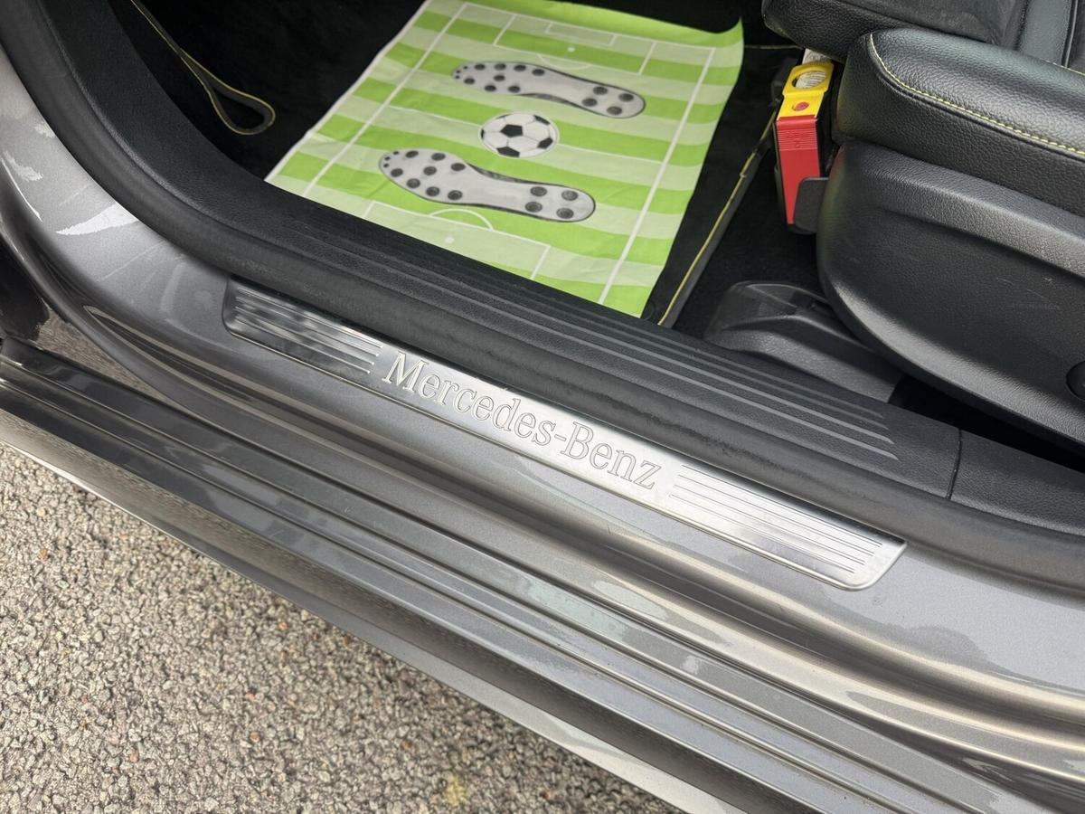 Mercedes-Benz A 220 AMG Line+4Matic+Edition1+LED+Pano